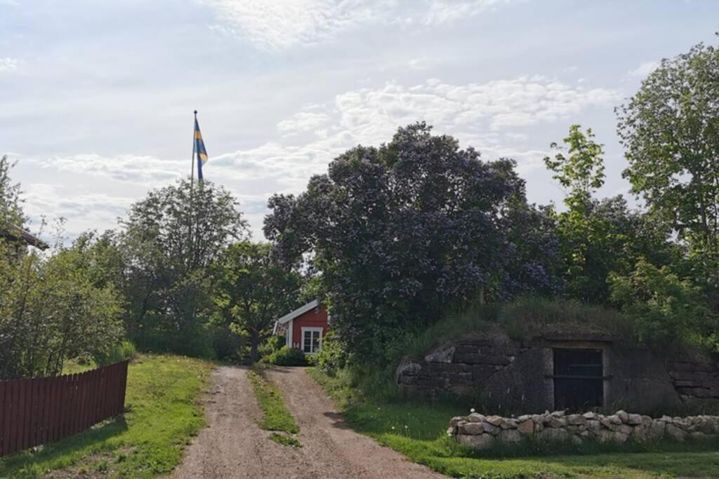 Idyllisk Nybyggd Stuga Pa Solleroen. Solleron المظهر الخارجي الصورة