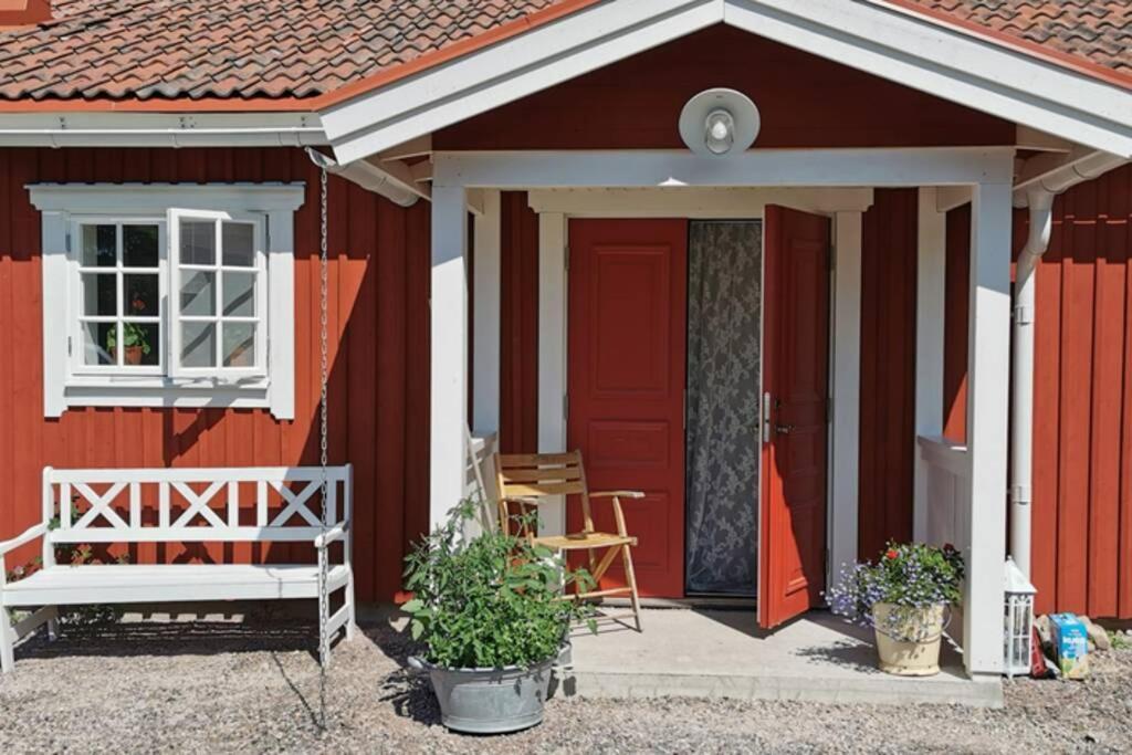 Idyllisk Nybyggd Stuga Pa Solleroen. Solleron المظهر الخارجي الصورة