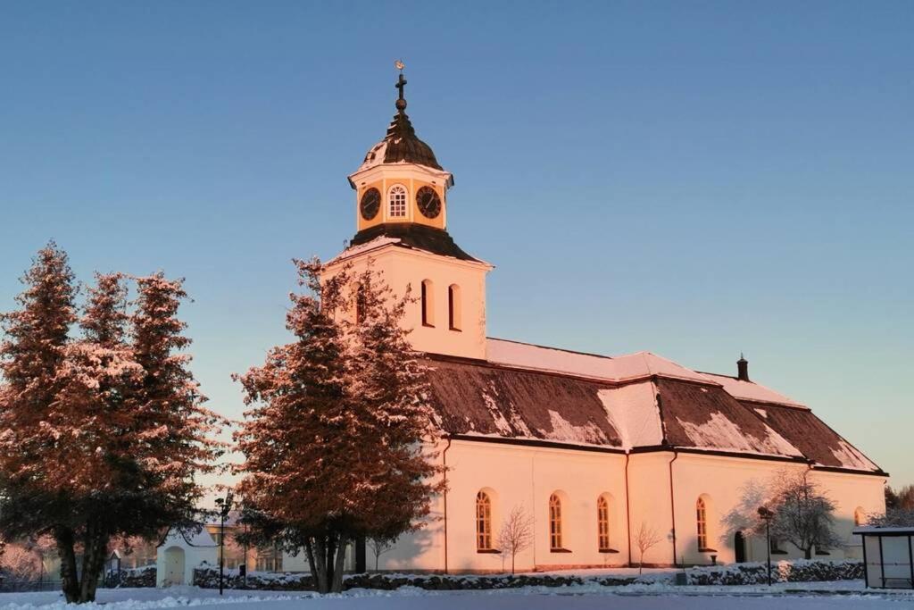 Idyllisk Nybyggd Stuga Pa Solleroen. Solleron المظهر الخارجي الصورة